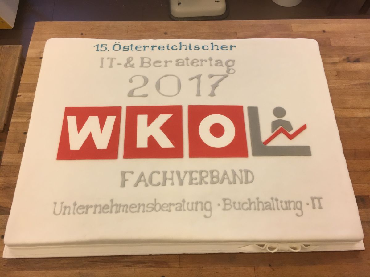 Rechteckige Torte zum 15. Österreichischen IT- & Beratertag 2017 mit WKO-Logo und Text