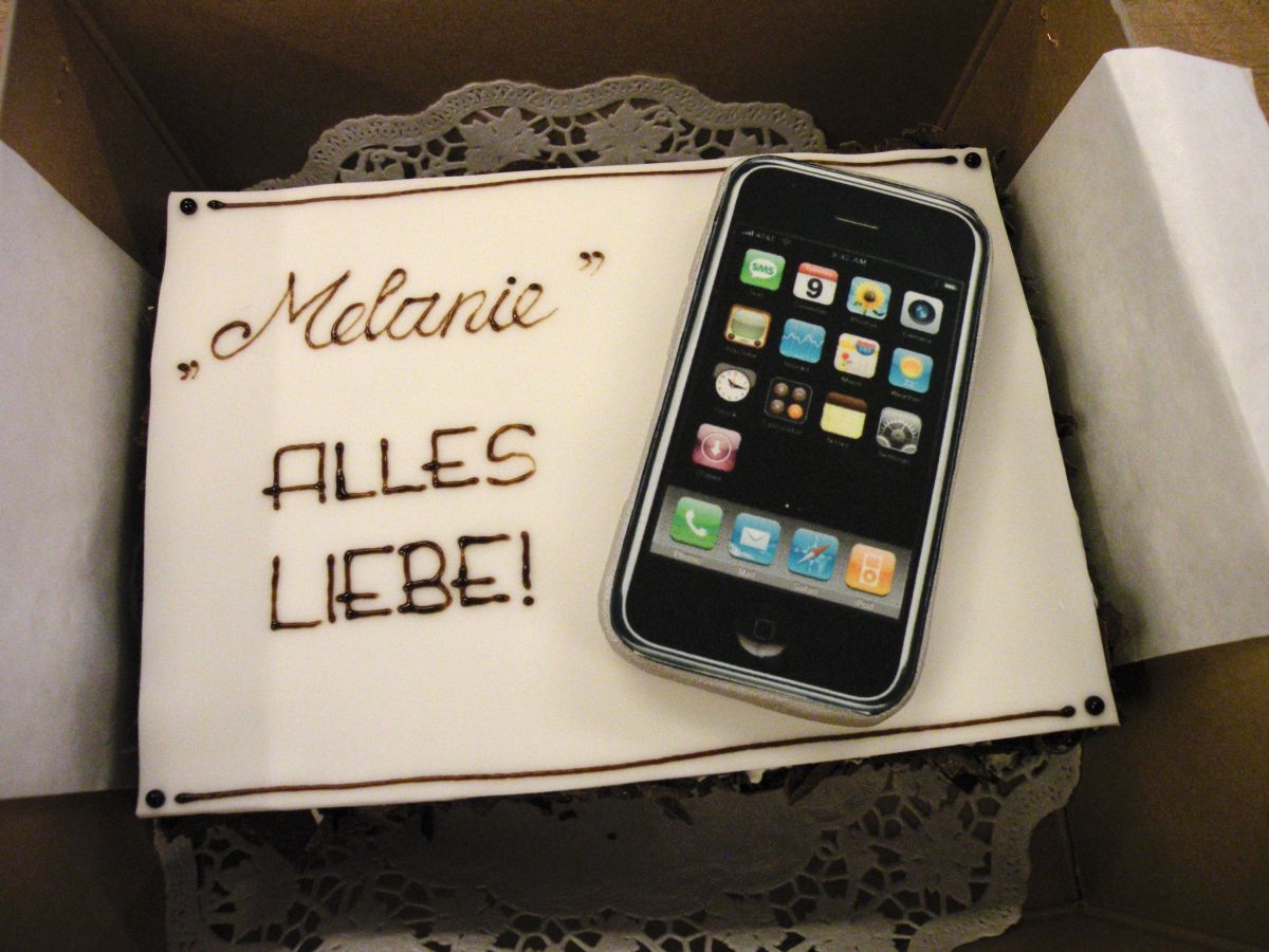 Rectangular cake with fondant lettering and a vintage iPhone decoration