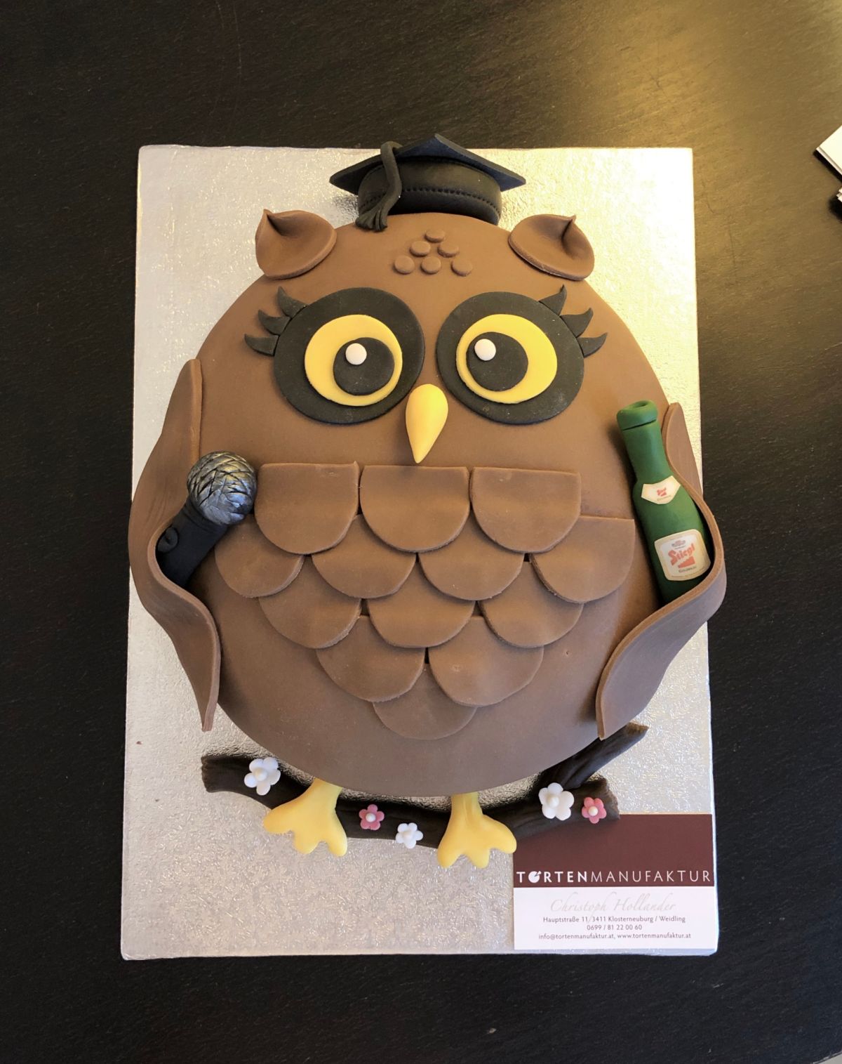 Graduation owl cake in chocolate with mortarboard cap