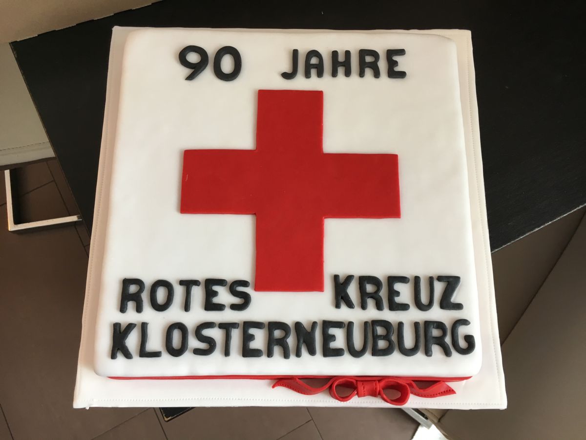Square 90th anniversary cake for Red Cross Klosterneuburg with red cross symbol and ribbon